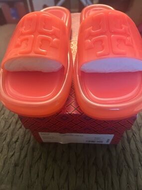 Woman’s 12 Tory Burch bubble slides fluorescent Pink